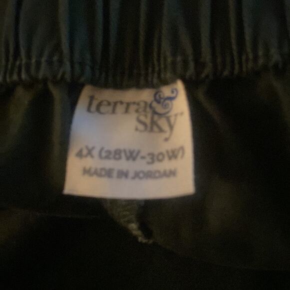 Terra & Sky Women's olive dusk Plus Size Pull-On Jogger Pants - Picture 9 of 9